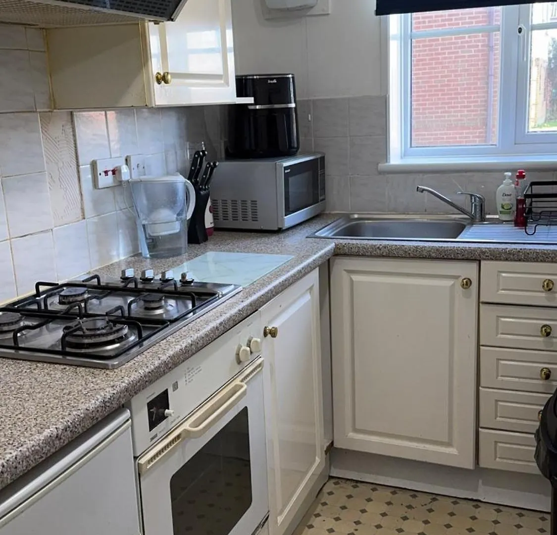 Cozy Studio Flat Near Heathrow Harmondsworth 0*,